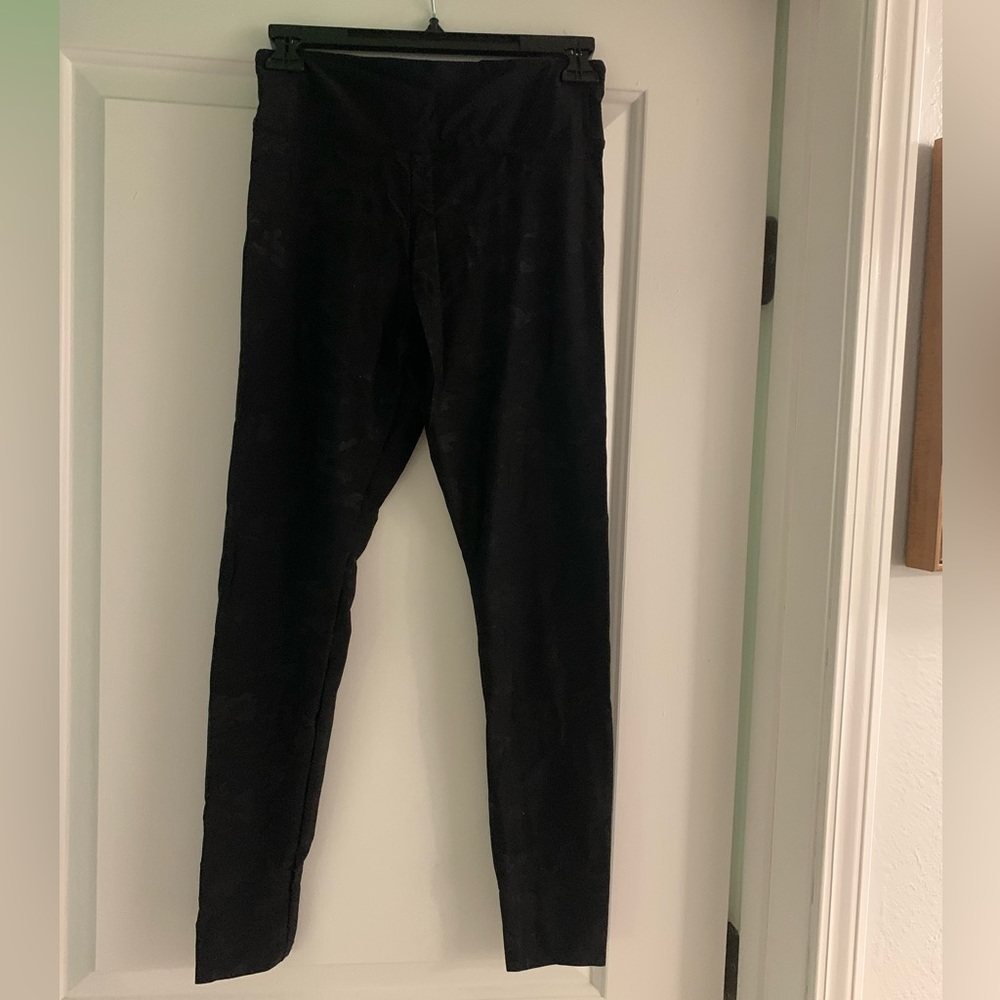Black camo leggings